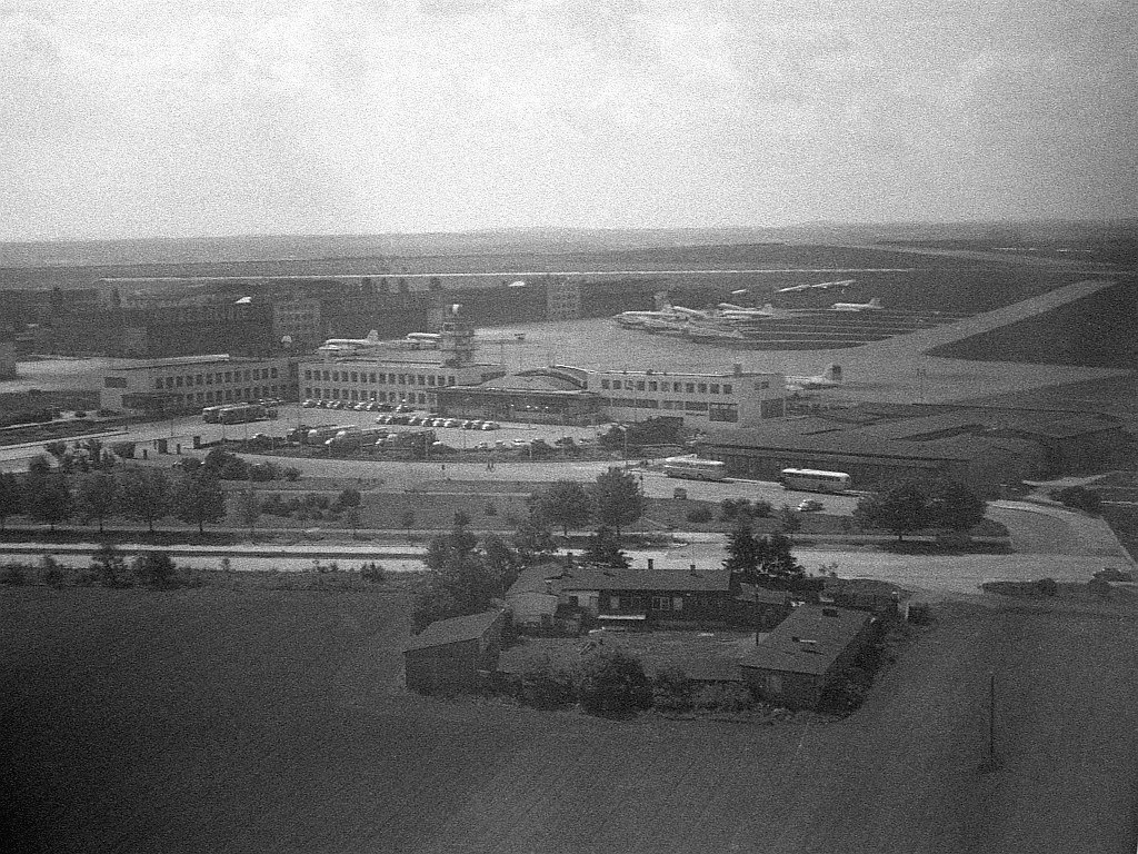 WWW.PLANES.CZ Terminál Jih v době 1958.