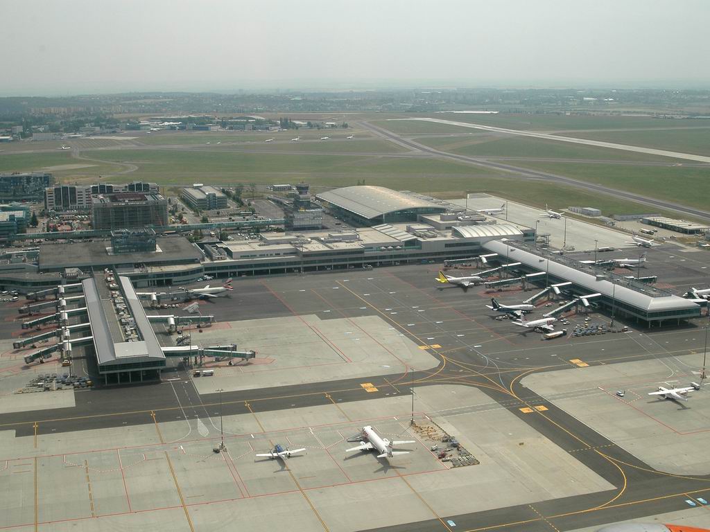 WWW.PLANES.CZ Pohled na areál Sever.