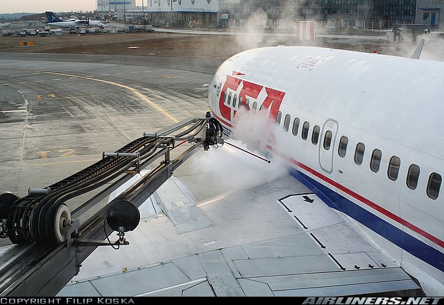 WWW.AIRLINERS.NET Odmrazování ČSA.