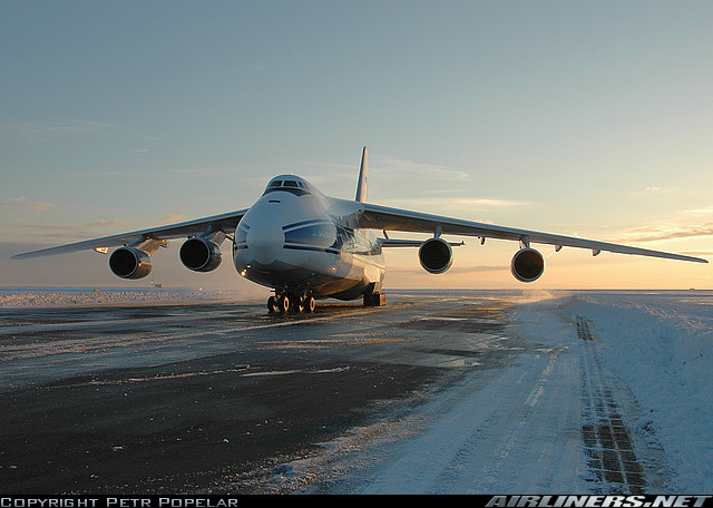 WWWW.AIRLINERS.NET Odstavené antonov 225. 